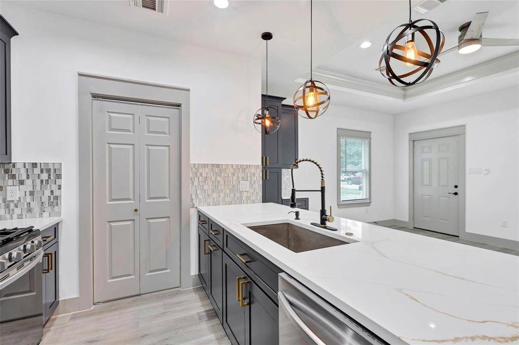 Houston, TX 77338,19307 Sears DR
