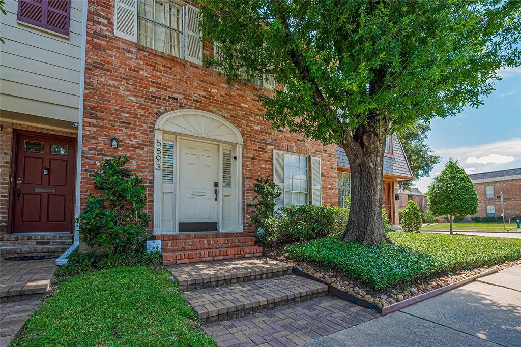 Houston, TX 77057,5893 Valley Forge DR #129