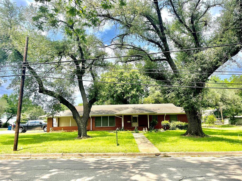 Mexia, TX 76667,801 E Main ST