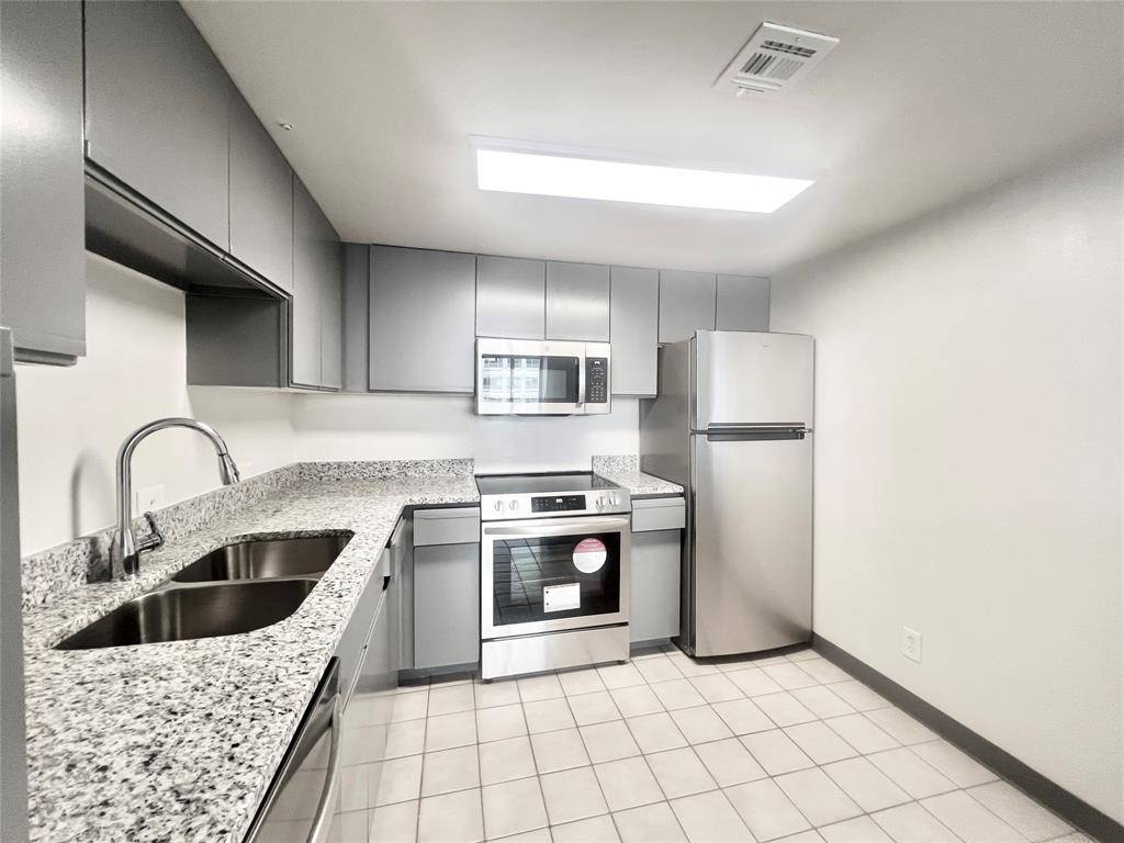 Houston, TX 77002,2016 Main ST #703