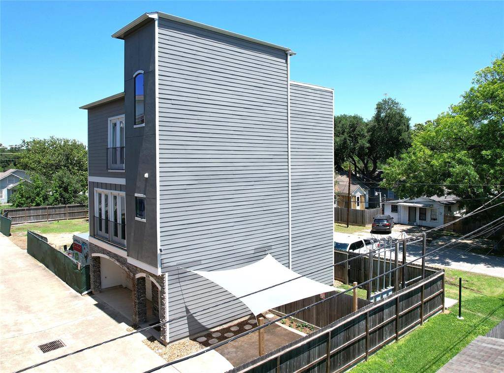 Houston, TX 77008,604B W 28th Street ST