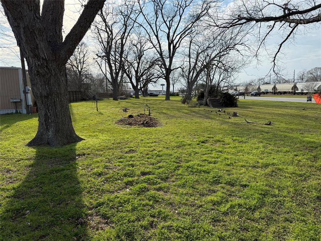 East Bernard, TX 77435,211 Main ST