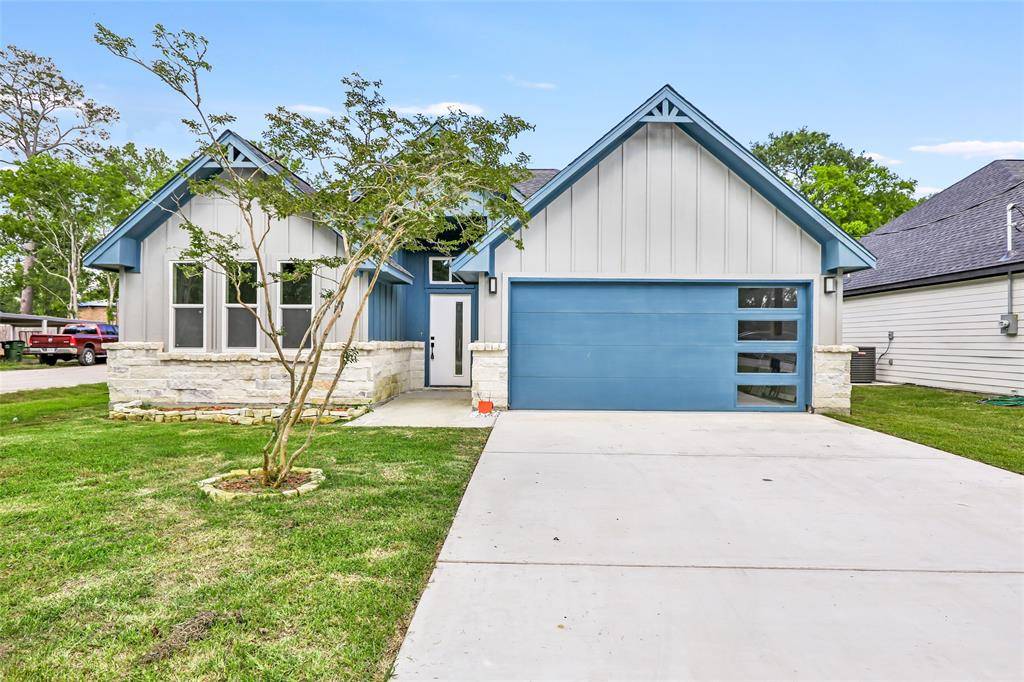 Dayton, TX 77535,1109 N Main St
