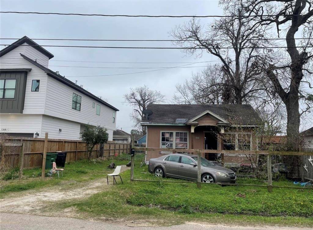 Houston, TX 77009,122 Amundsen ST