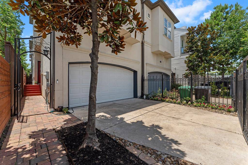 Houston, TX 77009,1038 E 29th ST