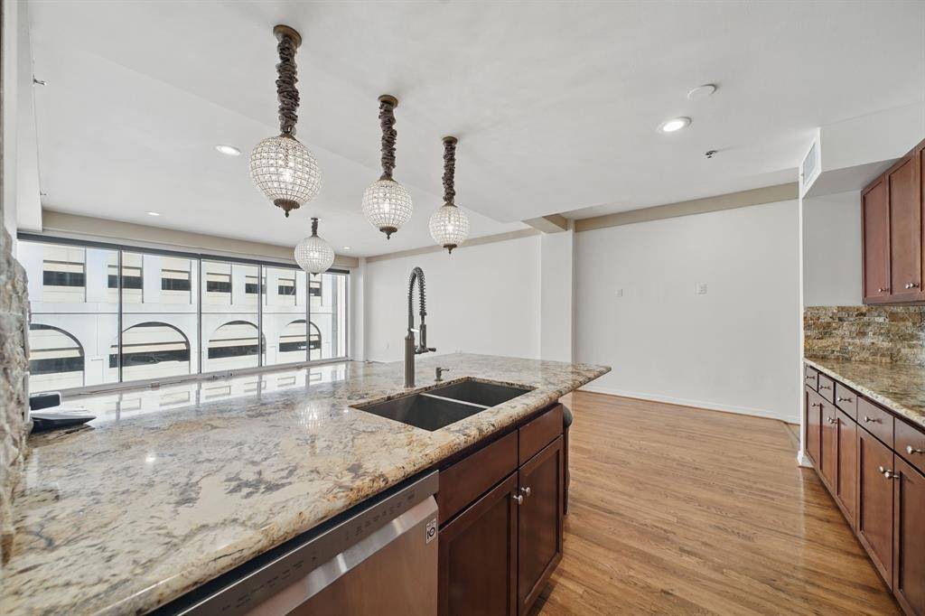 Houston, TX 77002,917 Main ST #1005