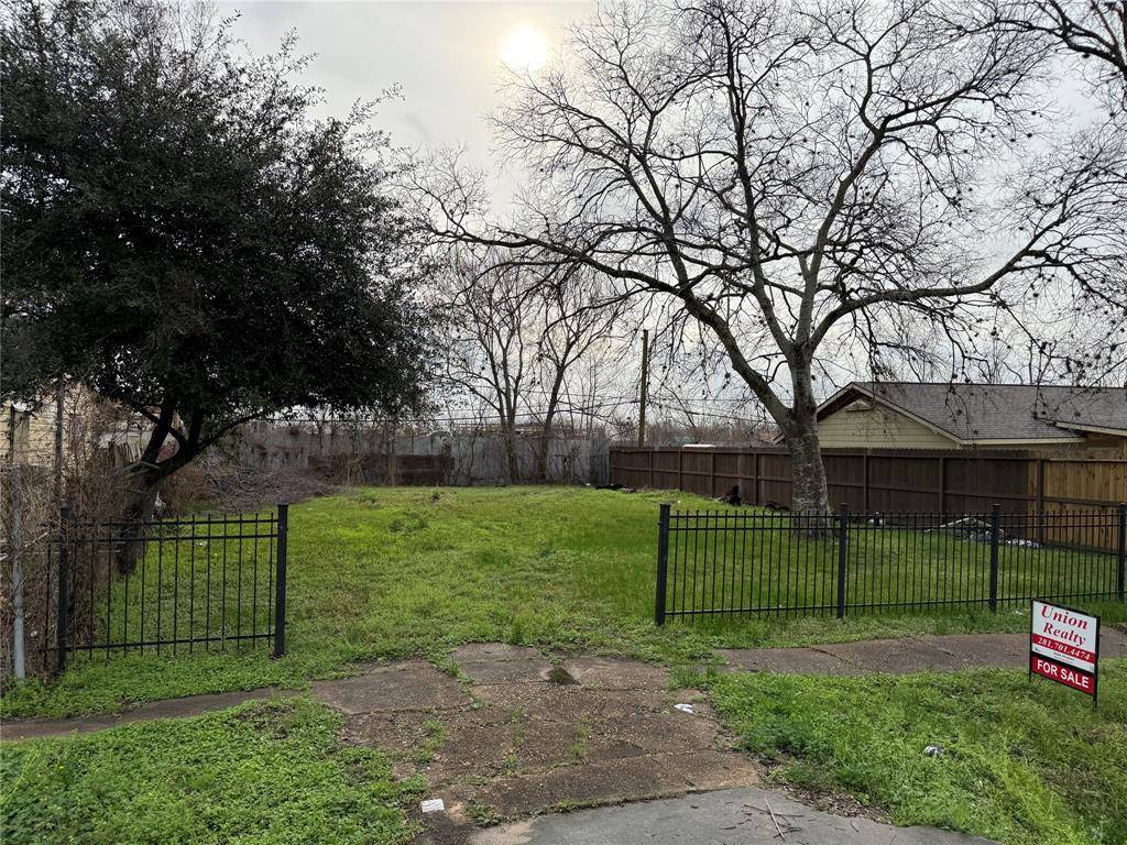 Houston, TX 77021,7241 England ST
