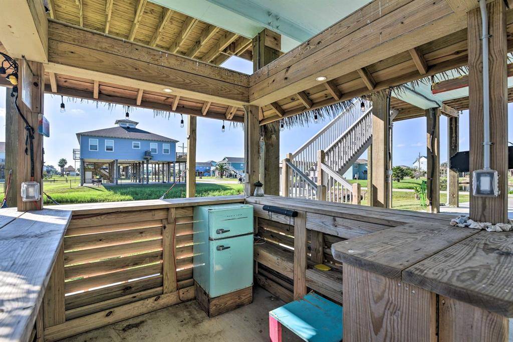 Crystal Beach, TX 77650,948 Holiday