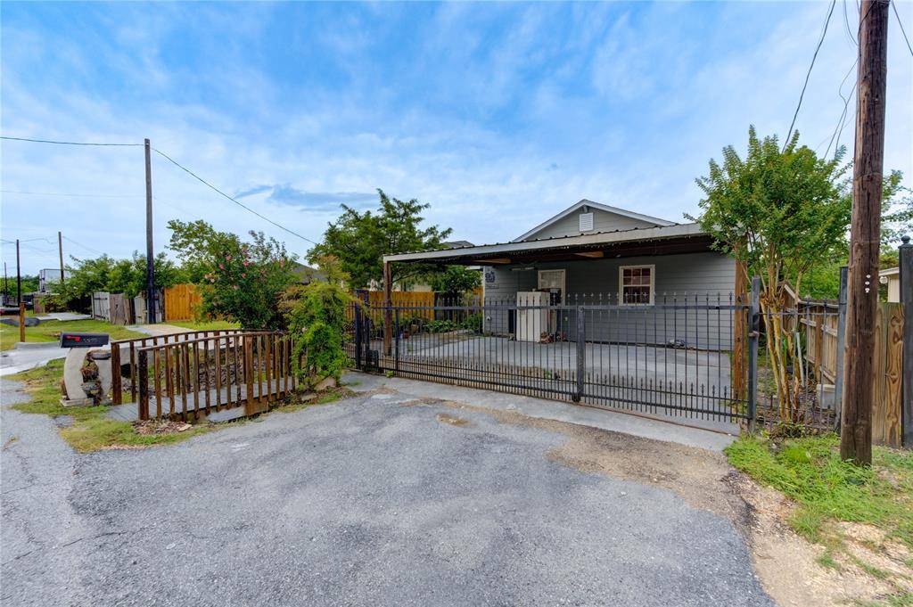 Houston, TX 77028,7977 Fowlie ST
