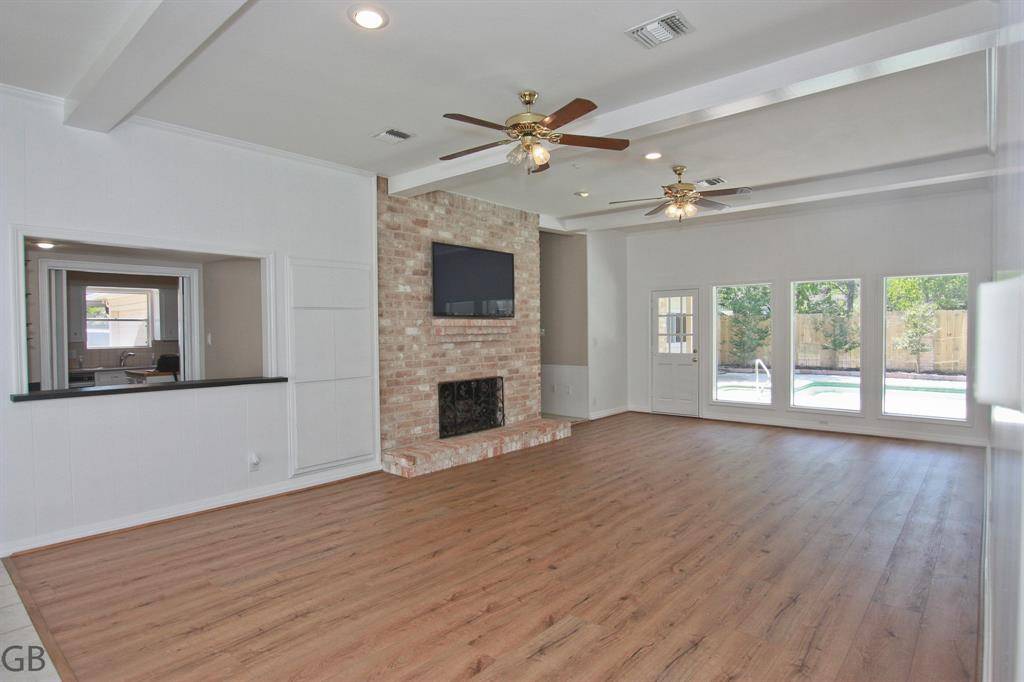 Sugar Land, TX 77478,918 Longview DR