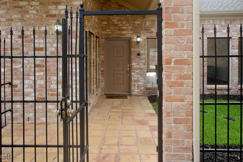 Sugar Land, TX 77478,918 Longview DR
