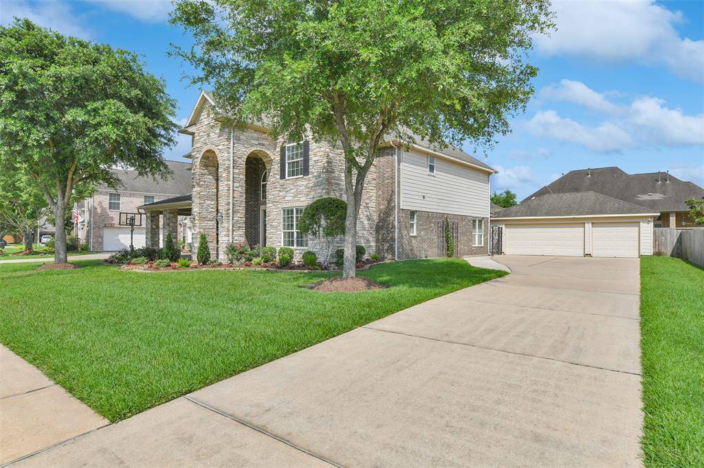 Friendswood, TX 77546,216 Mesquite Falls LN