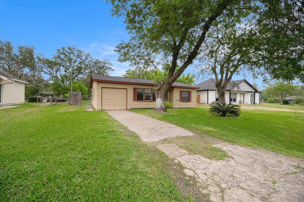 La Marque, TX 77568,602 Azalea DR