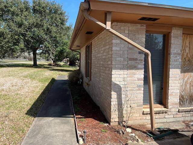 Beeville, TX 78102,16 Encino Loma