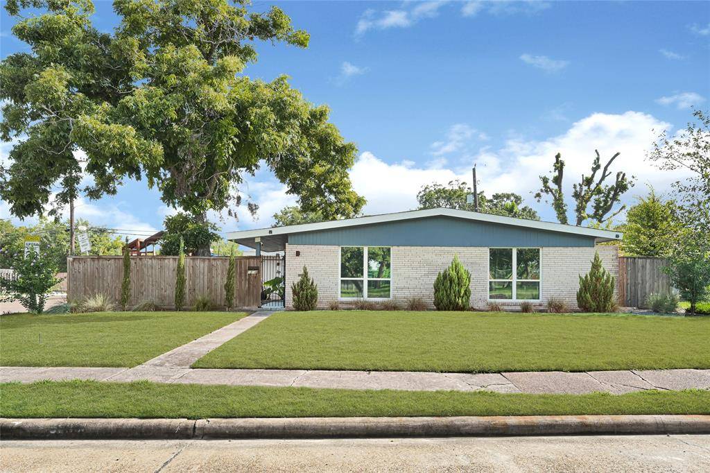 Houston, TX 77092,5234 Saxon DR
