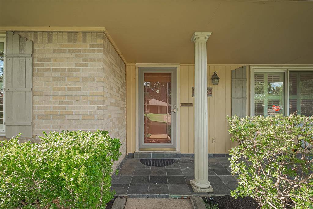 Houston, TX 77092,5049 De Milo DR