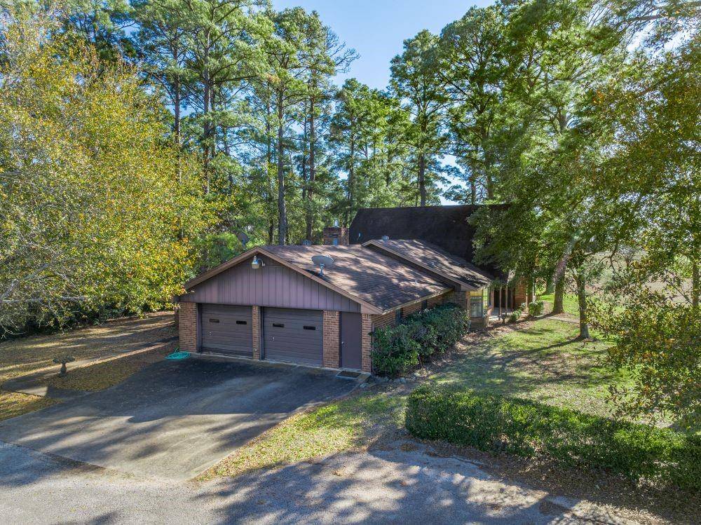 Warda, TX 78960,414 Giese LN