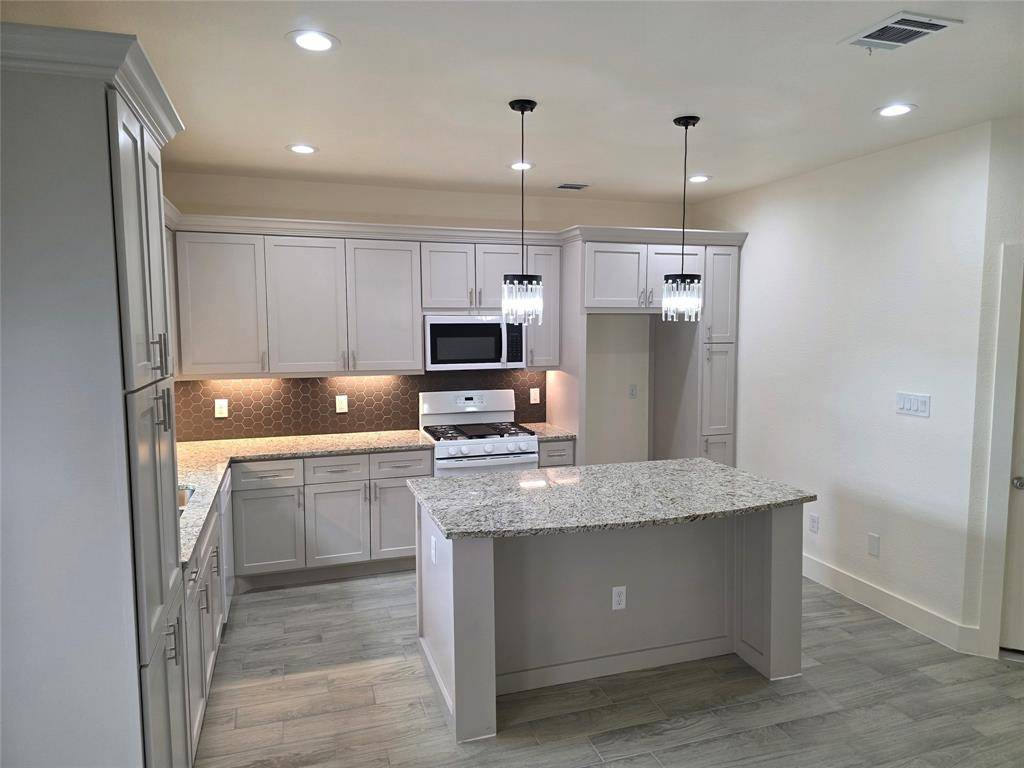 Houston, TX 77091,2140 De Soto ST