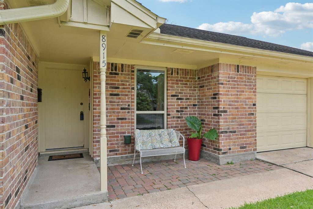 Houston, TX 77036,8915 Roos RD