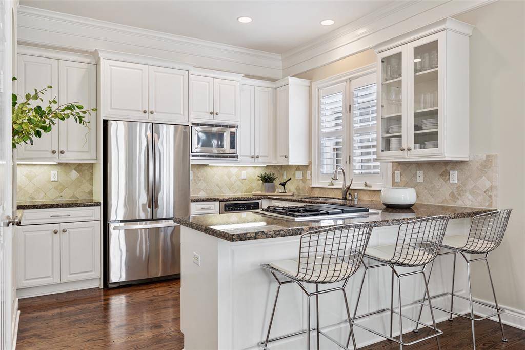 Houston, TX 77006,182 Oak Place DR