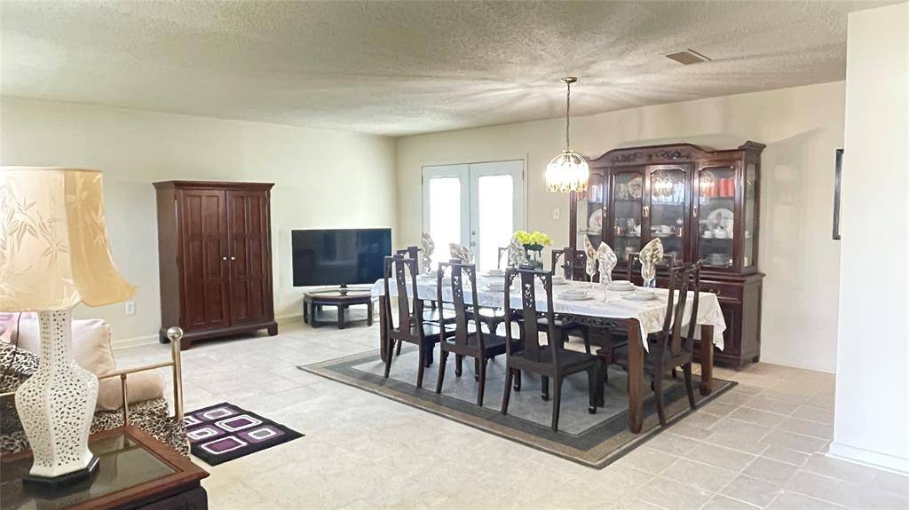 Galveston, TX 77550,17 Manor Way