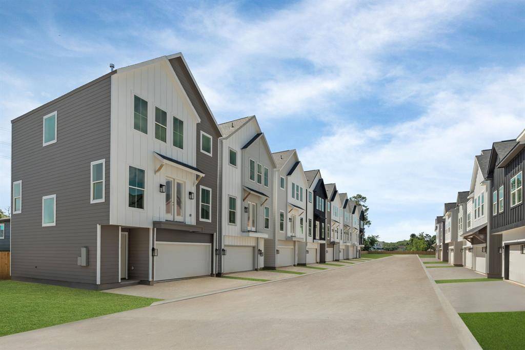 Houston, TX 77091,5832 Highland Sun LN