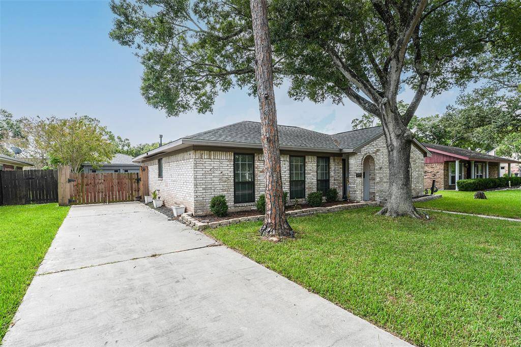 Houston, TX 77062,950 Wavecrest LN