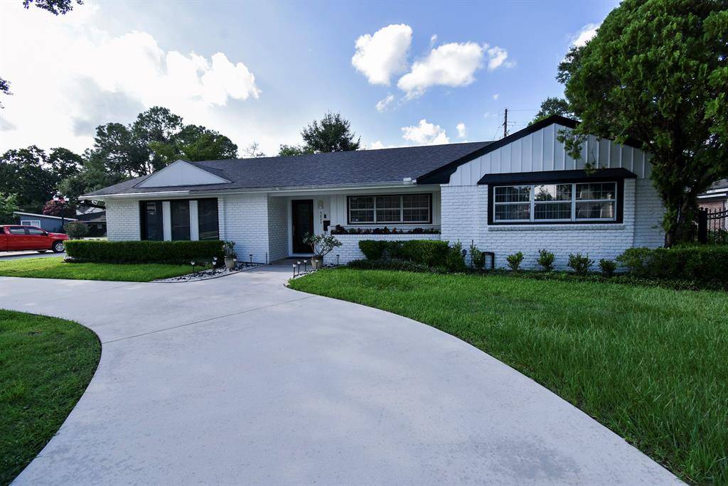 Houston, TX 77056,5666 Overbrook LN