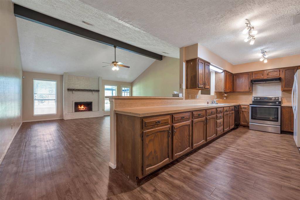 League City, TX 77573,404 Country LN