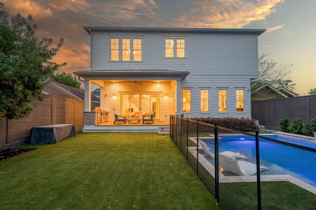 Houston, TX 77008,726 E 10th 1/2 ST