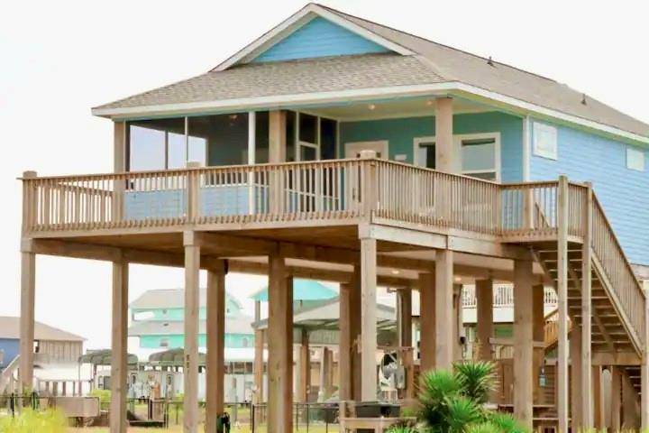 Crystal Beach, TX 77650,881 BUELL