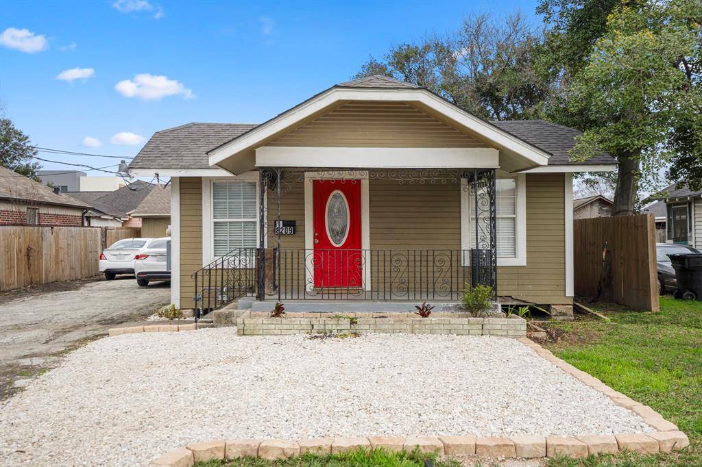 Houston, TX 77012,8209 Bangle ST