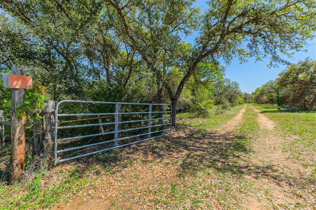 Hallettsville, TX 77964,5446 County Road 15