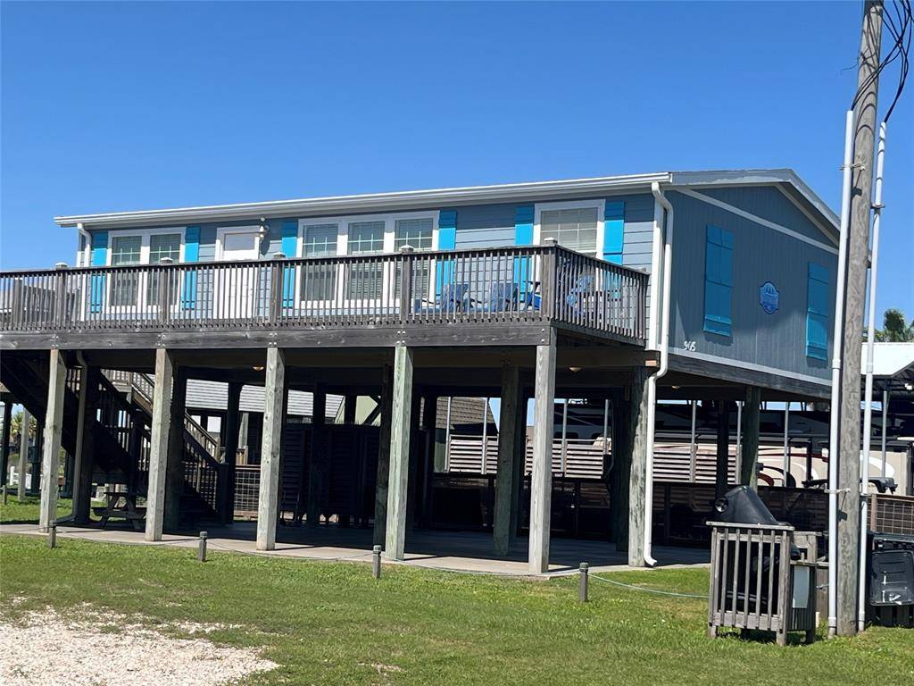 Crystal Beach, TX 77650,905 Meynig DR