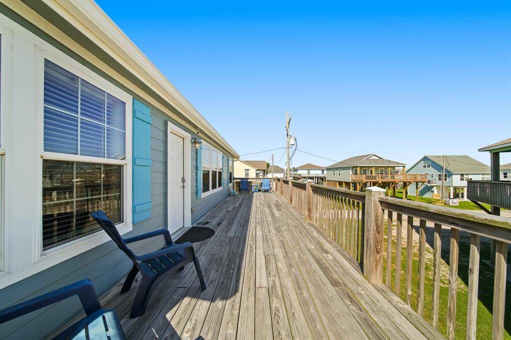 Crystal Beach, TX 77650,905 Meynig DR