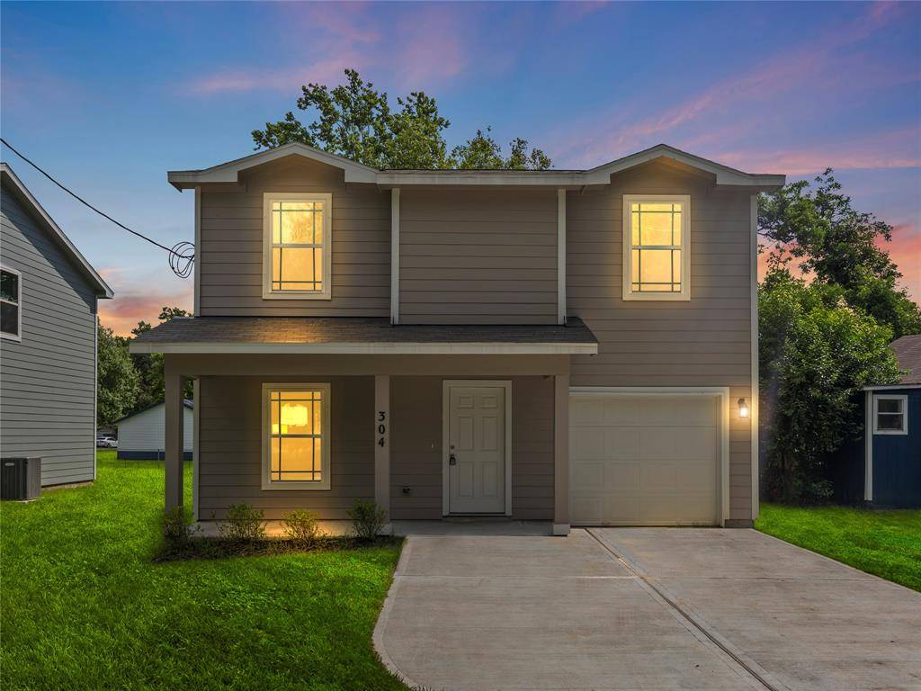 Sweeny, TX 77480,304 N Orange ST
