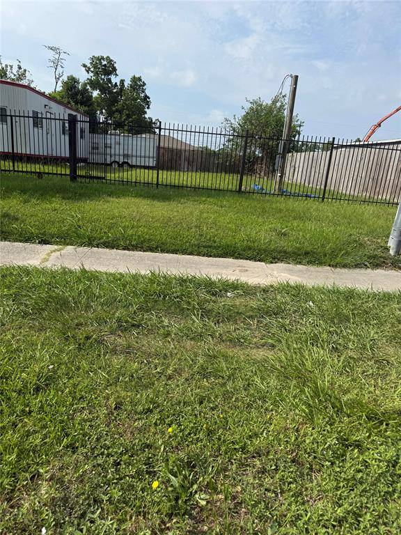 Houston, TX 77088,845 S Victory DR