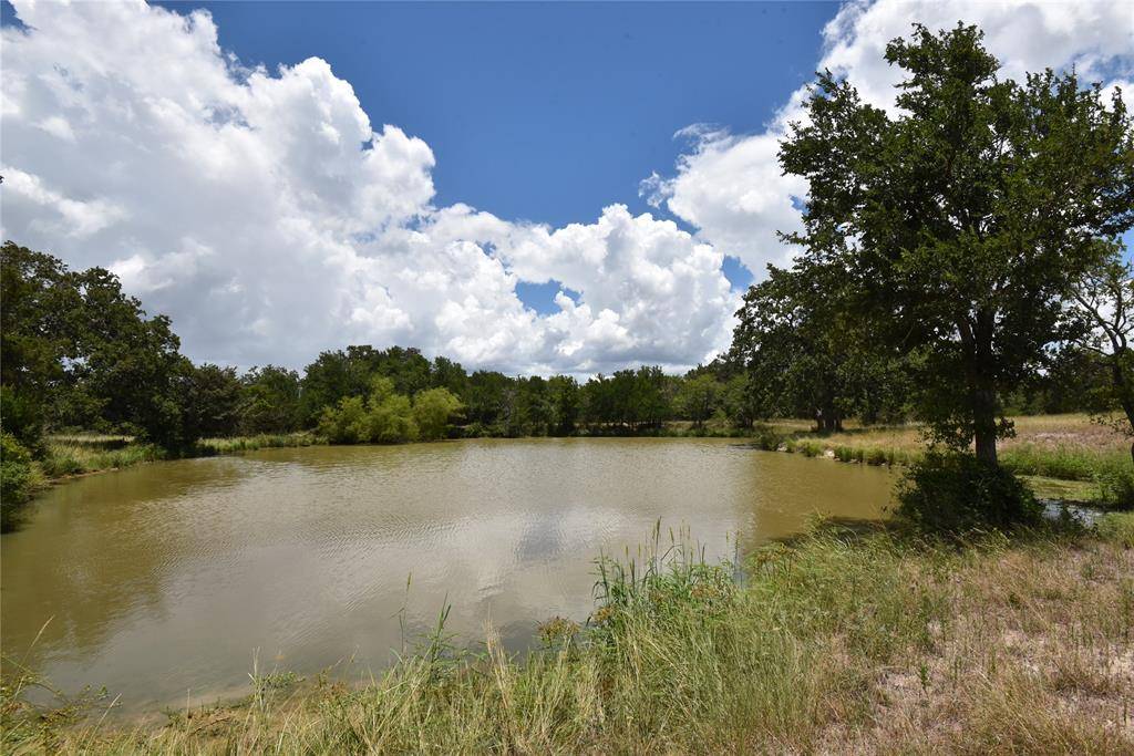 Flatonia, TX 78941,665 CR 286