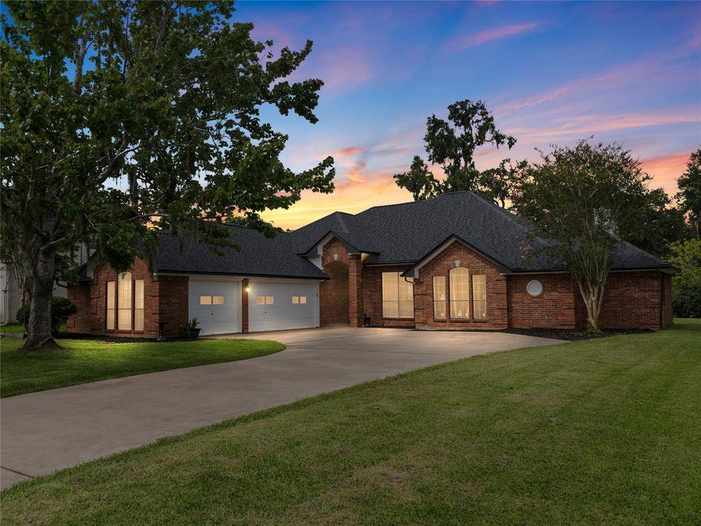 West Columbia, TX 77486,2221 Lake Forrest DR