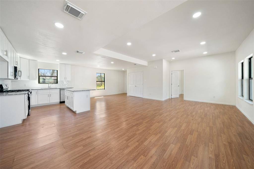 Houston, TX 77033,5610 Belarbor ST