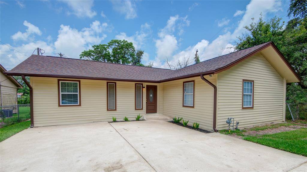 Clute, TX 77531,600 West ST