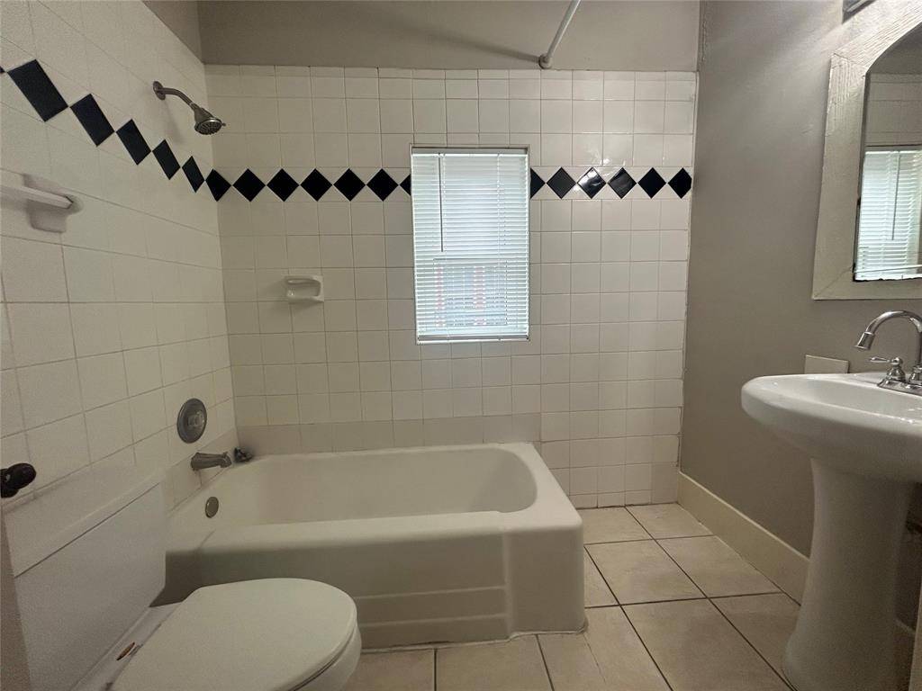 Houston, TX 77009,822 Booth ST
