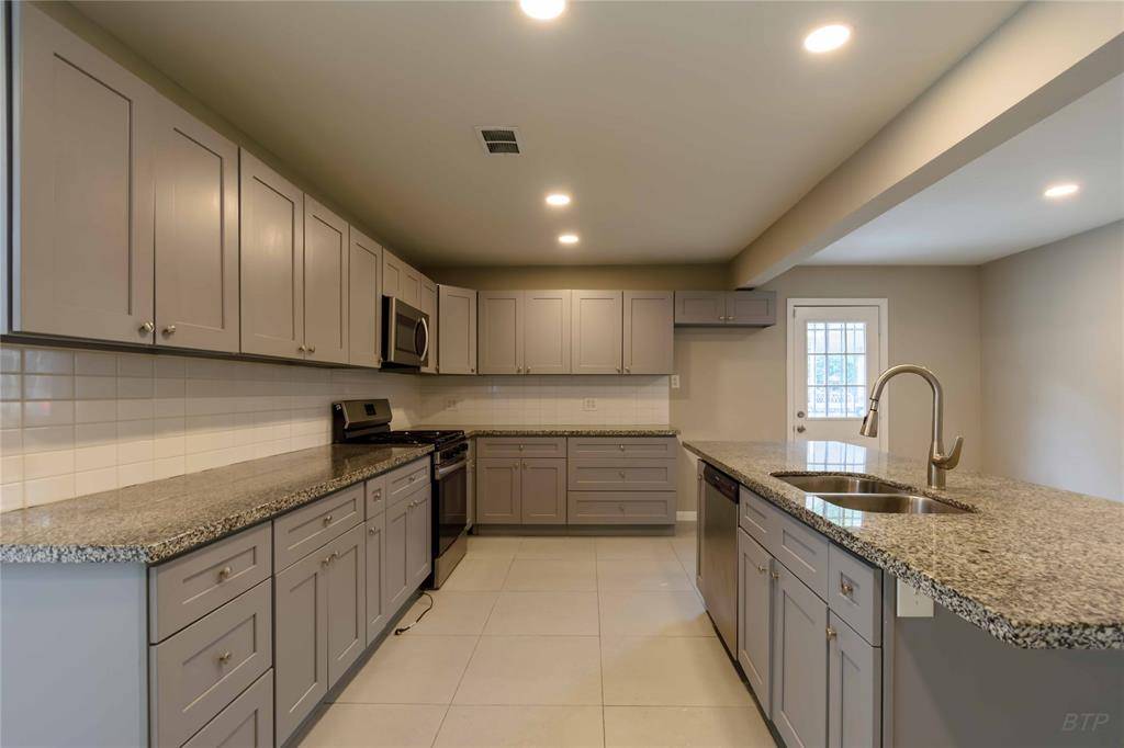 Houston, TX 77076,126 red ripple RD