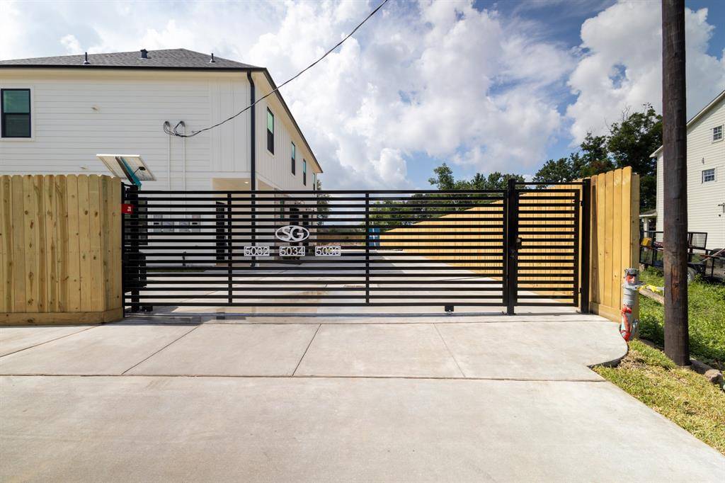 Houston, TX 77033,5036 Mallow ST