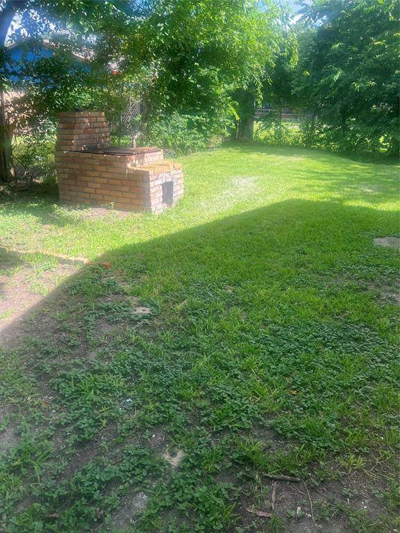 Houston, TX 77022,1517 E 32nd 1/2 ST E