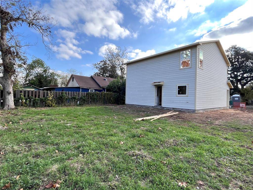 Sweeny, TX 77480,304 N Orange ST