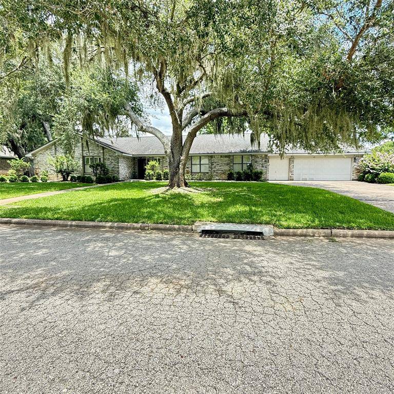West Columbia, TX 77486,332 N Amherst DR