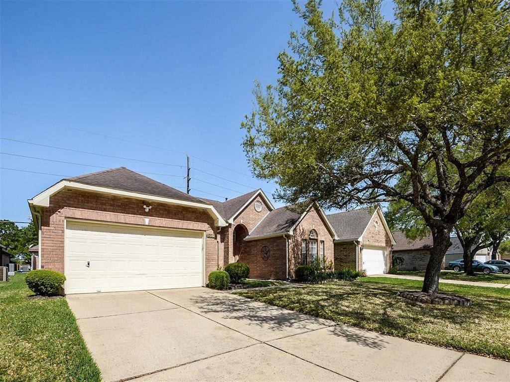 Pearland, TX 77584,910 W Peach Hollow CIR