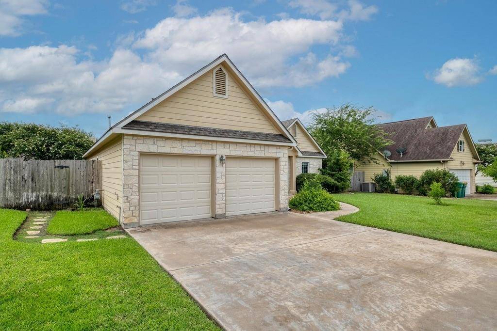 La Grange, TX 78945,365 Rose Mayer Loop