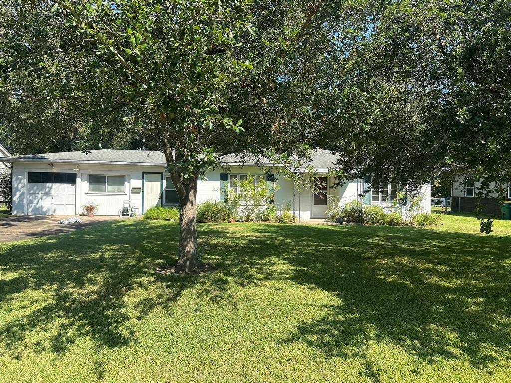 La Marque, TX 77568,2412 Meadow LN